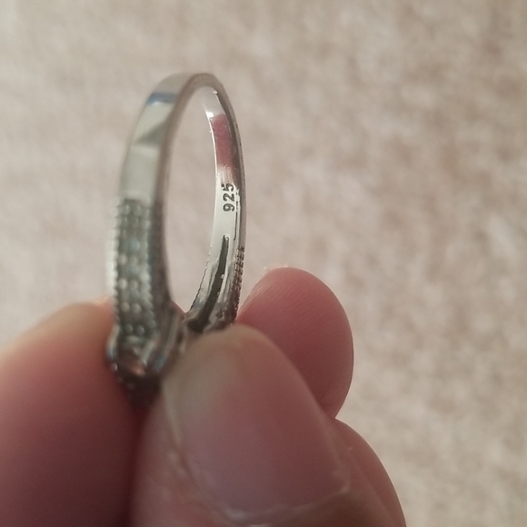 Silver ring - Picture 2 of 2